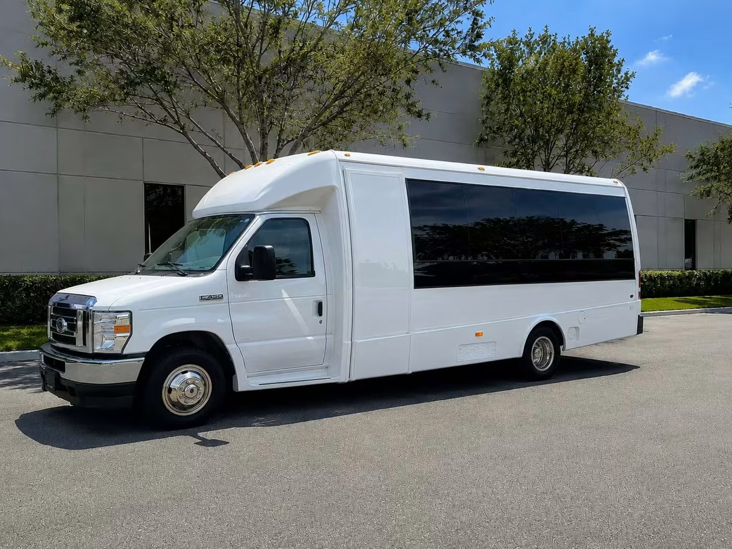 englewood 15 passenger minibus rental