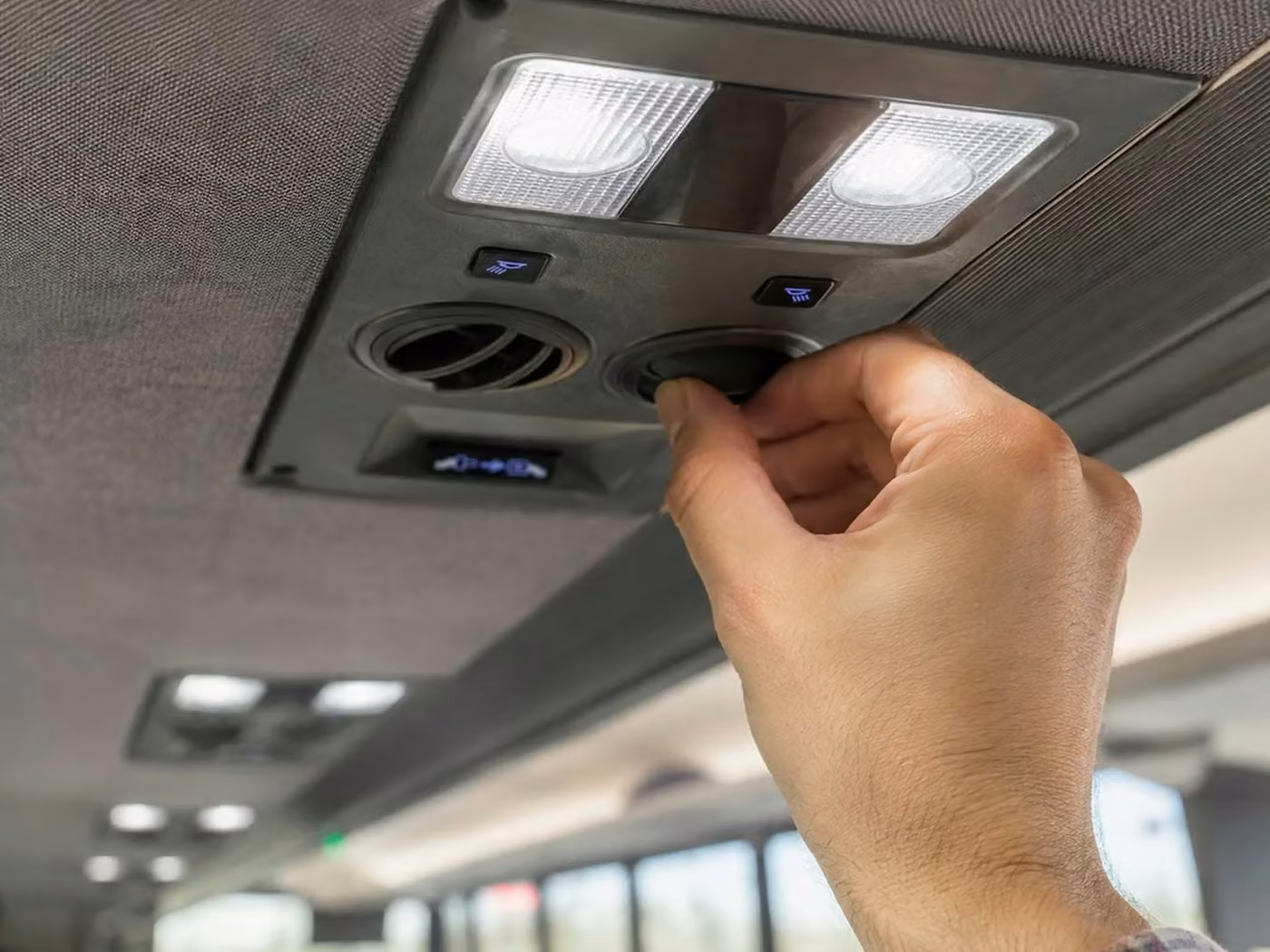 englewood 18 passenger minibus climate control