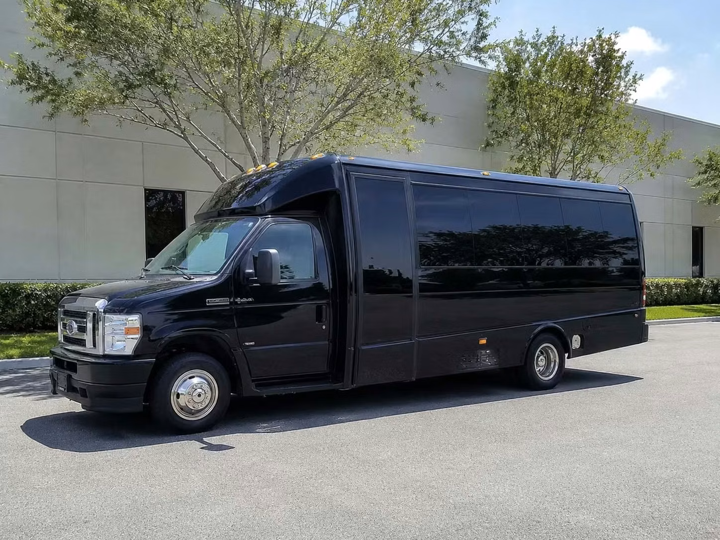 englewood 18 passenger minibus rental