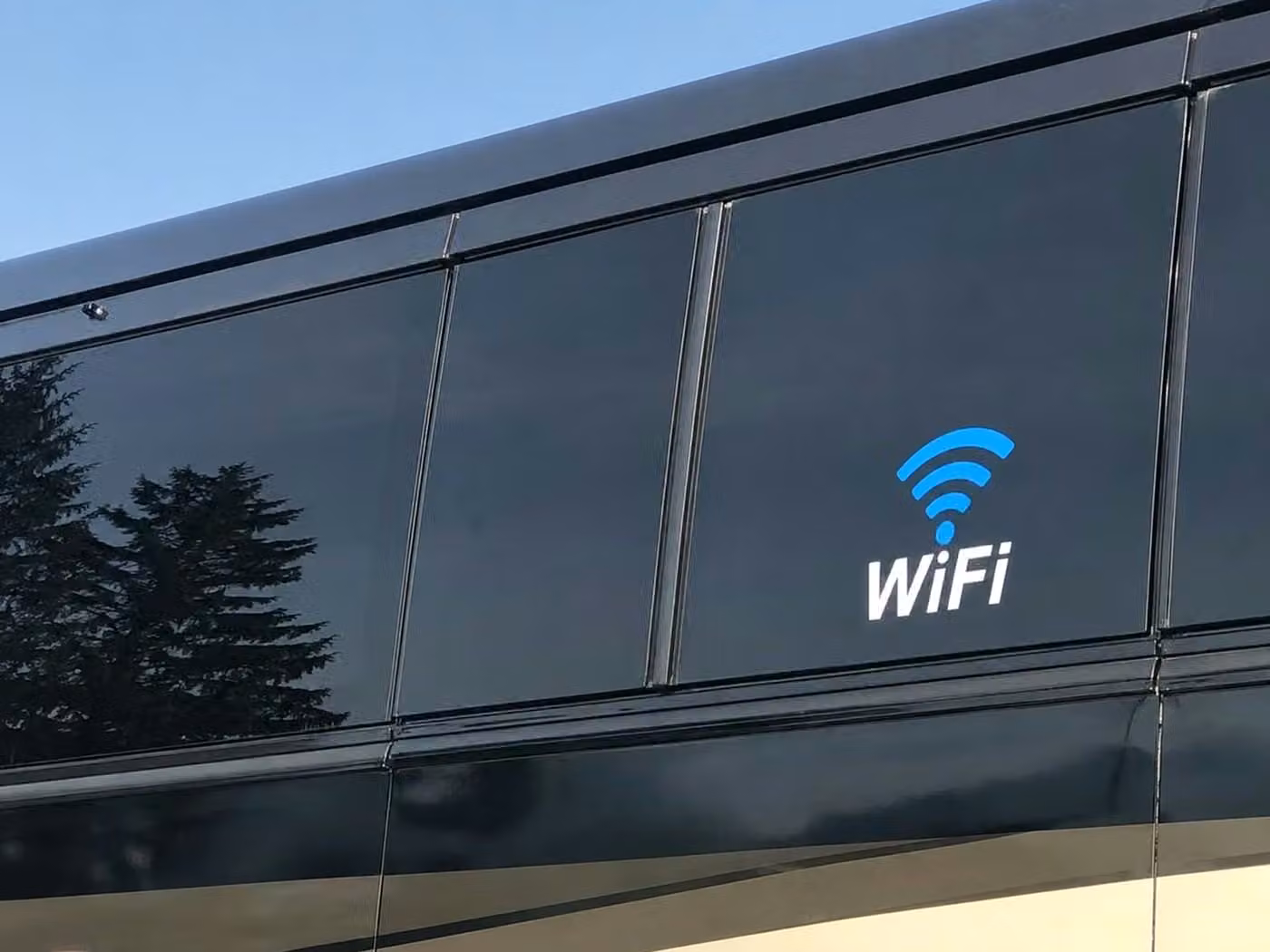 englewood 18 passenger minibus wifi