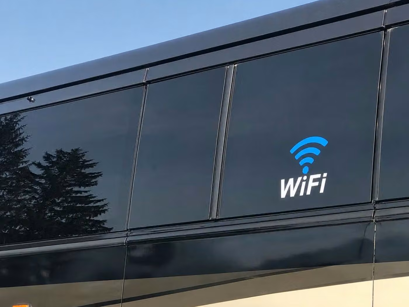 englewood 20 passenger minibus wifi