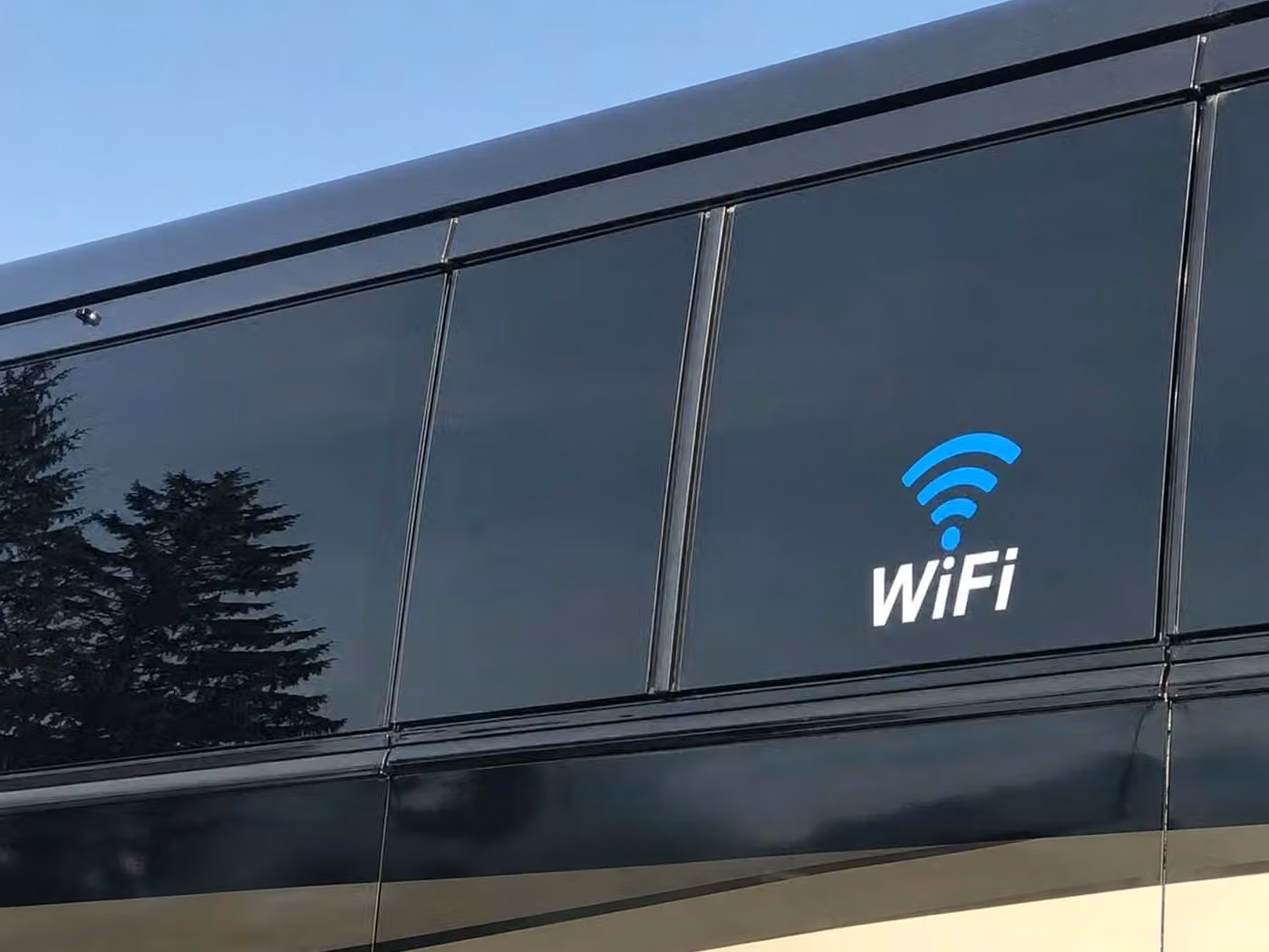 englewood 25 passenger minibus wifi