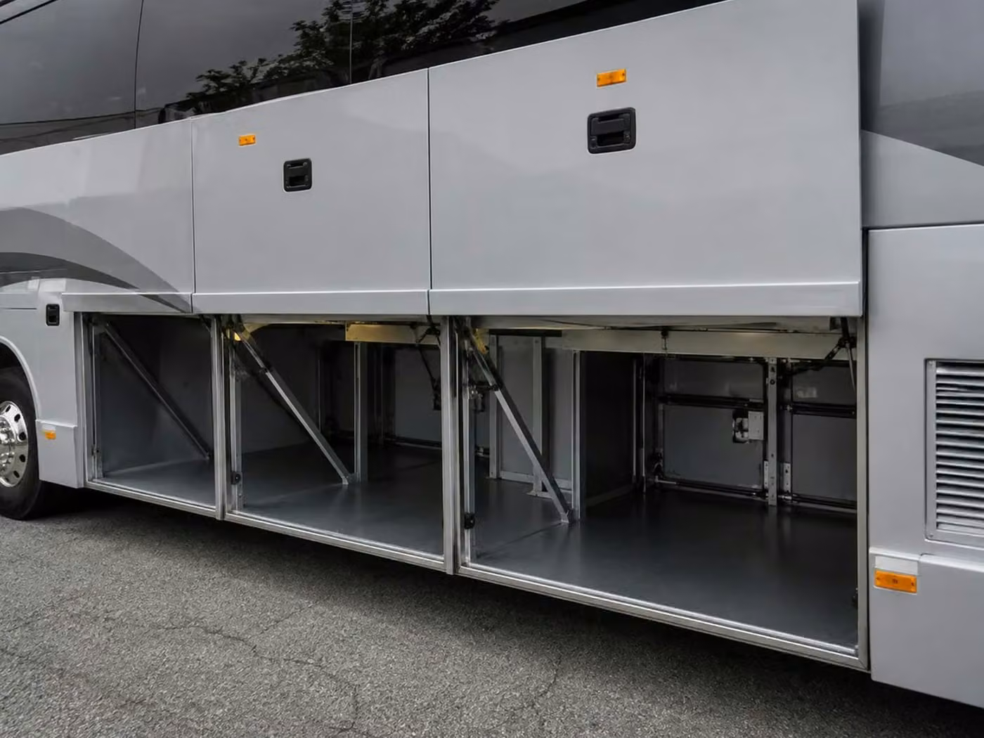 englewood 56 passenger charter bus luggage bays