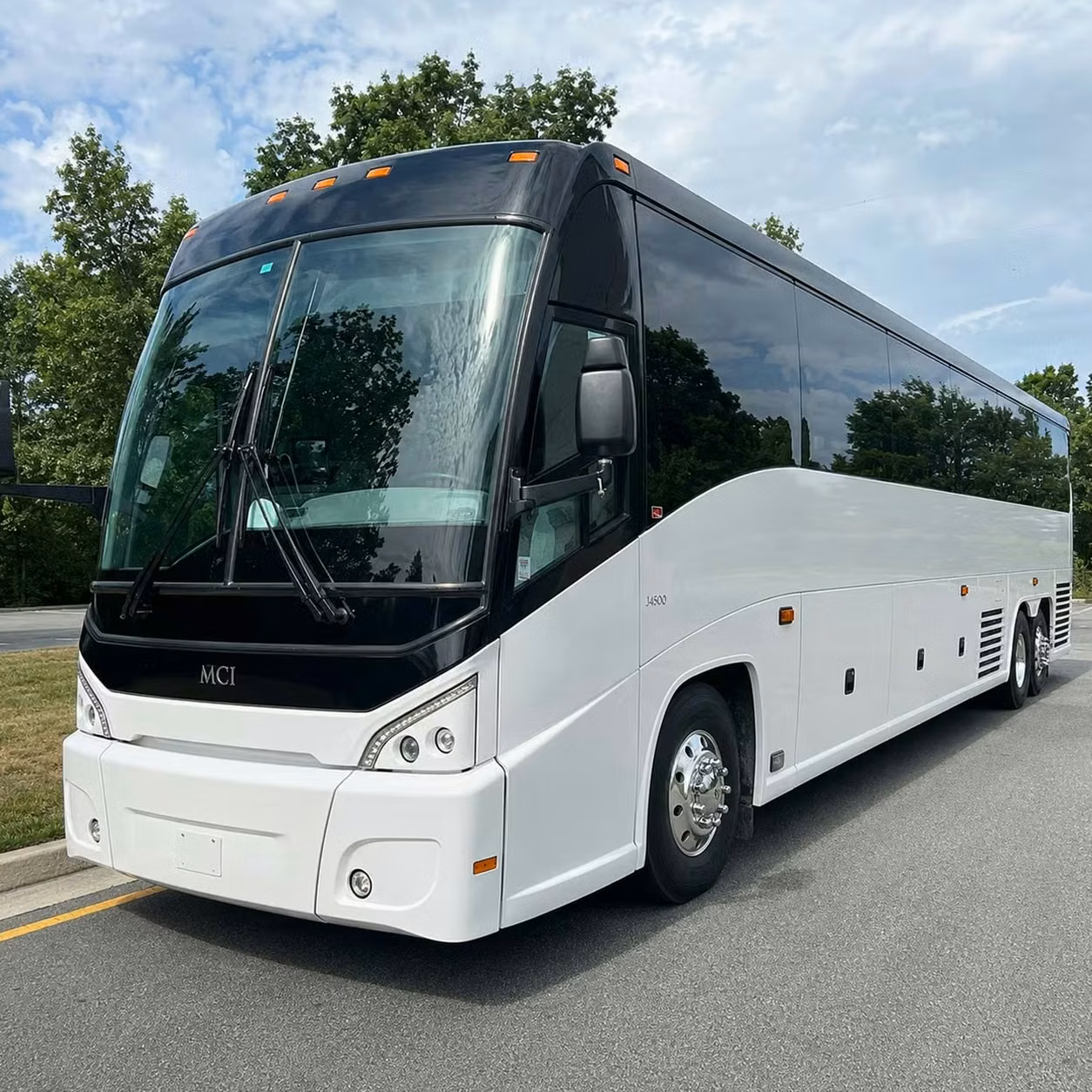 englewood vip sprinter limos and executive buses for artists and backstage guests